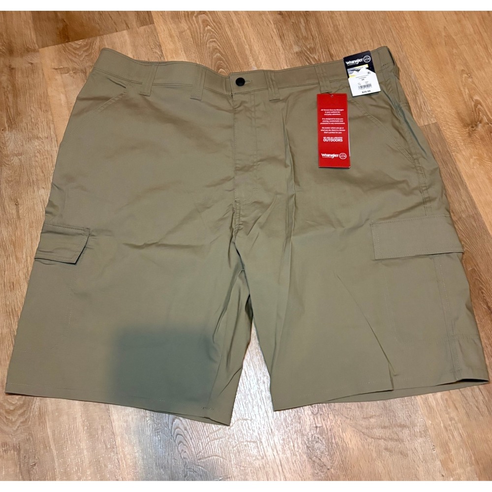 NWT Wrangler ATG Mens Khaki Tan Cargo‎ Shorts All-Terrain Gear, Size 44